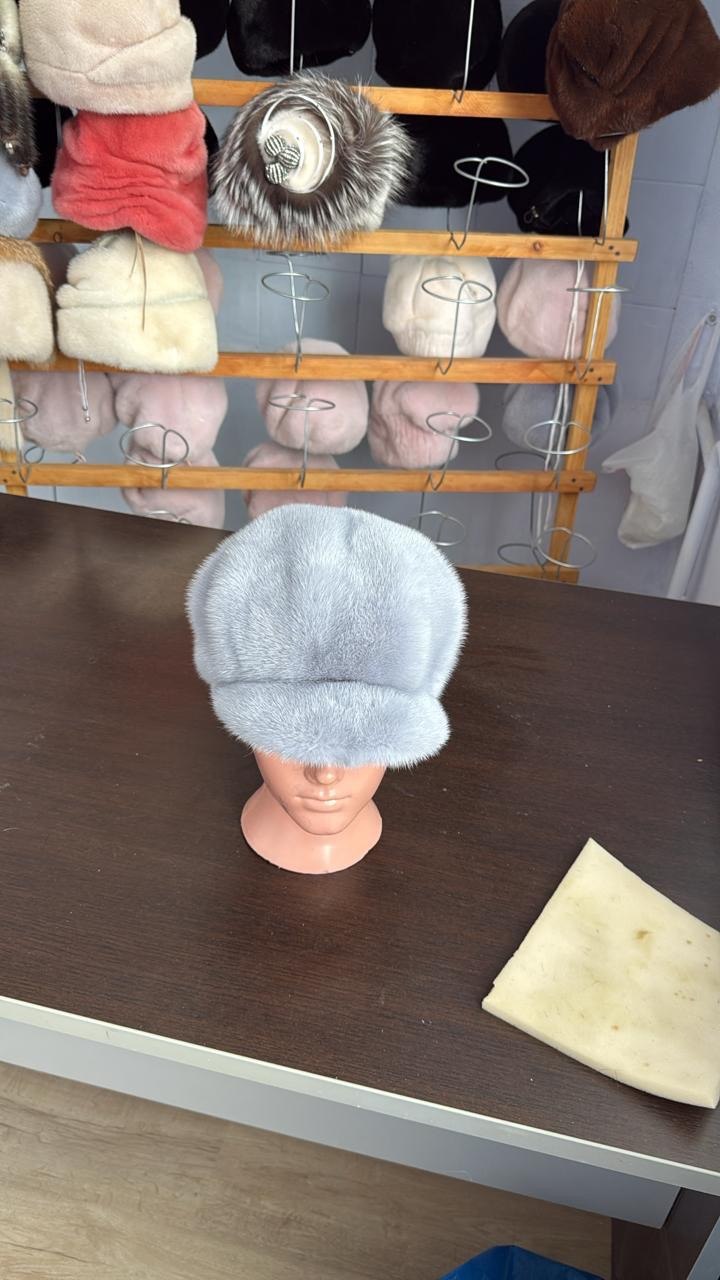 Шапка женская с козырьком из датской голубой норки